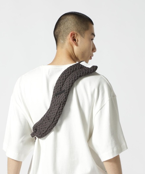 ROYAL FLASH（ロイヤルフラッシュ）の「MIKIOSAKABE/ミキオサカベ/7 Pockets Body Bag（ショルダーバッグ・メンズ・ブラック/グレー・F）」の4枚目の写真