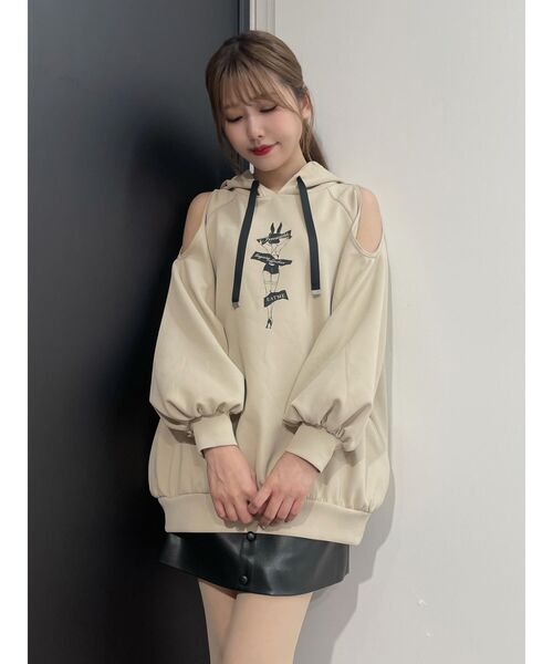 EATME（イートミー）の「オープンショルダーBIGルーズフーディ  