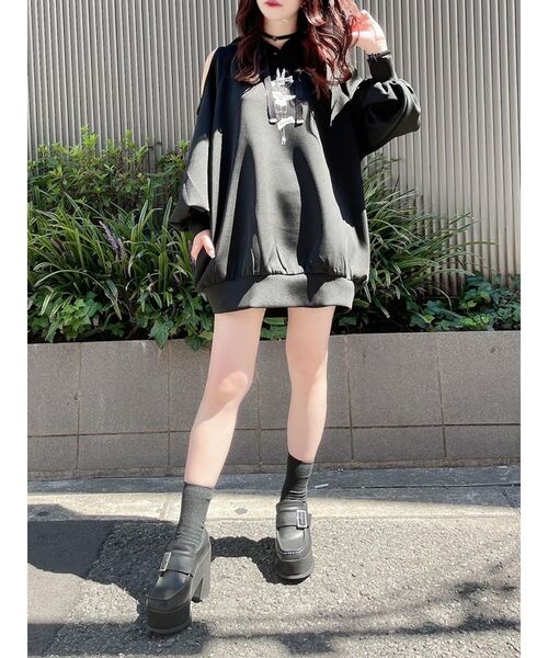 EATME（イートミー）の「オープンショルダーBIGルーズフーディ  