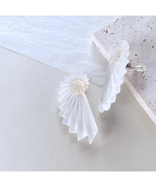 tone（トーン）の「【Agaro】No.200　ドイツvintageビーズの痛くなりにくいイヤリング(MA)（イヤリング・レディース・ホワイト/グリーン/ブルー/マジェンタ/パープル/ライトブルー/ピンク/ベビーピンク/ホワイト系1/その他1/その他2・FREE）」の13枚目の写真