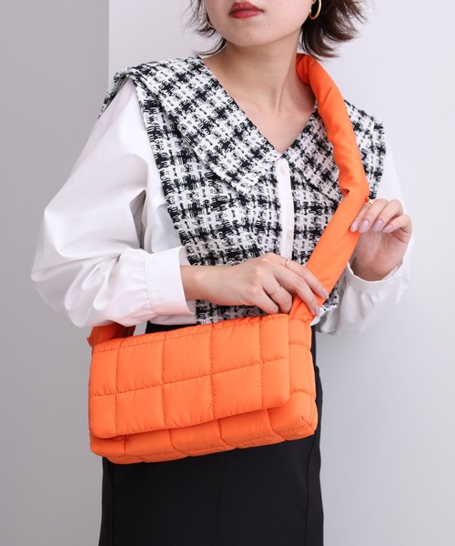 GeeRA（ジーラ）の「ナイロンキルティングショルダー（ショルダーバッグ・レディース・オレンジ/アイボリー/グリーン/ブラック・FREE）」の4枚目の写真