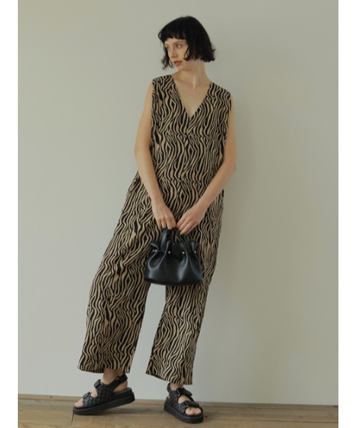 AMAIL(アマイル)の「Loosely coverall(サロペット/オーバーオール・レディース・ブラック/ホワイト×ブラック・FREE)」の3枚目の写真