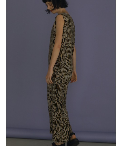 AMAIL(アマイル)の「Loosely coverall(サロペット/オーバーオール・レディース・ブラック/ホワイト×ブラック・FREE)」の11枚目の写真