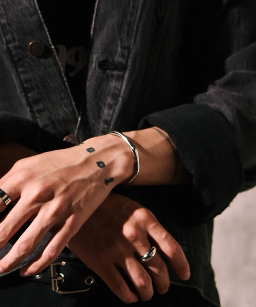 LHME（エルエイチエムイー）の「【WEB限定】”Atrium”ブランチバングル/サージカルステンレス（金属アレルギー対応）【LHME / エルエイチエムイー】（バングル/リストバンド・レディース・シルバー/ゴールド・ONE SIZE）」の12枚目の写真