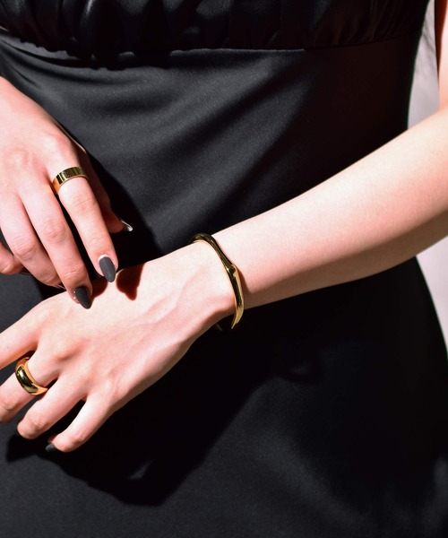 LHME（エルエイチエムイー）の「【WEB限定】”Atrium”ブランチバングル/サージカルステンレス（金属アレルギー対応）【LHME / エルエイチエムイー】（バングル/リストバンド・レディース・シルバー/ゴールド・ONE SIZE）」の16枚目の写真