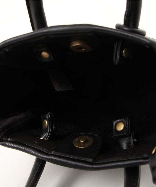 DONOBAN（ドノバン）の「花柄合皮ミニショルダーバッグ（ショルダーバッグ・レディース・ブラック/ダークグレー/キャメル・F）」の6枚目の写真