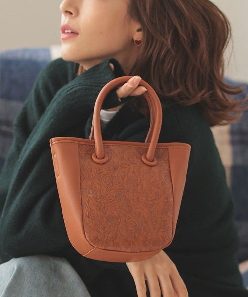 DONOBAN（ドノバン）の「花柄合皮ミニショルダーバッグ（ショルダーバッグ・レディース・ブラック/ダークグレー/キャメル・F）」の3枚目の写真