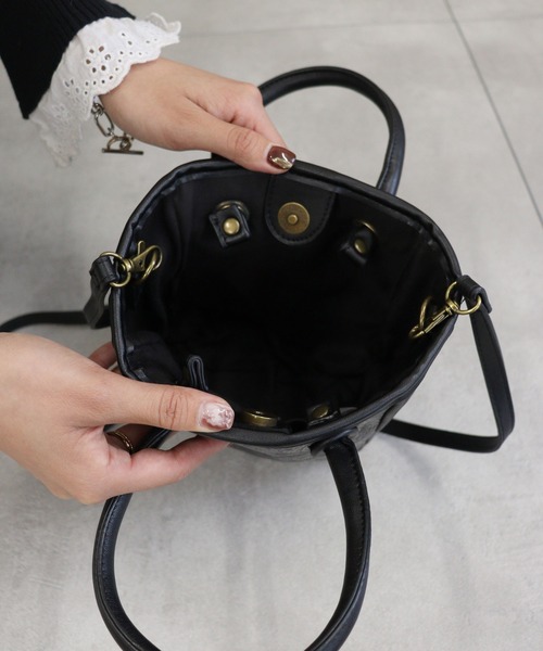 DONOBAN（ドノバン）の「花柄合皮ミニショルダーバッグ（ショルダーバッグ・レディース・ブラック/ダークグレー/キャメル・F）」の18枚目の写真