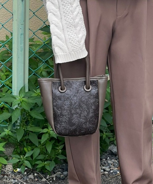 DONOBAN（ドノバン）の「花柄合皮ミニショルダーバッグ（ショルダーバッグ・レディース・ブラック/ダークグレー/キャメル・F）」の10枚目の写真