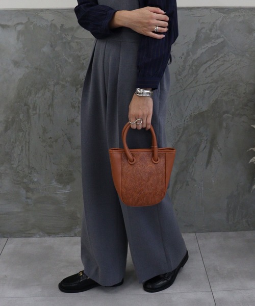 DONOBAN（ドノバン）の「花柄合皮ミニショルダーバッグ（ショルダーバッグ・レディース・ブラック/ダークグレー/キャメル・F）」の14枚目の写真