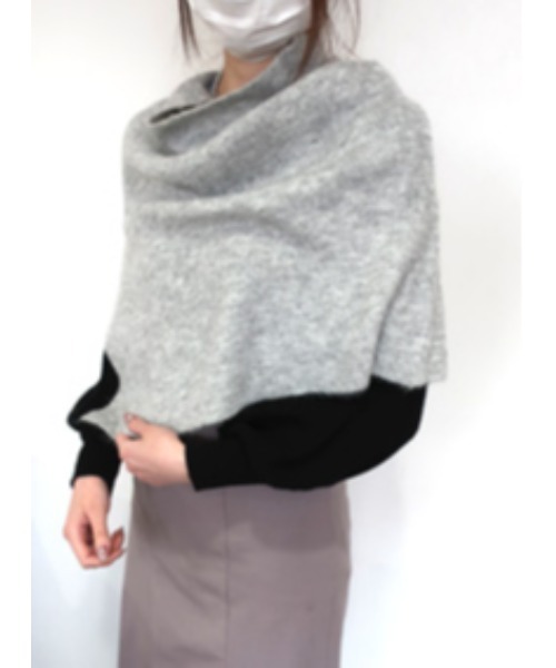 mimis（ミイーミイーズ）の「メランジニットスリットポンチョ（ストール/ショール・レディース・ブラック/ライトグレー/ライトブラウン・FREE）」の7枚目の写真