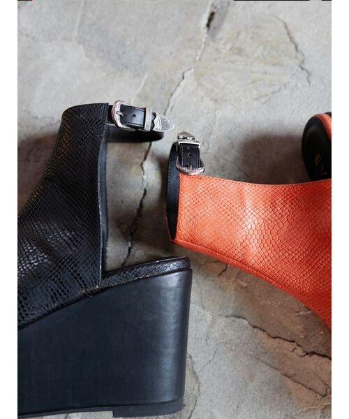 EVRIS（エヴリス）の「バックルデザインプラットフォームサンダル（サンダル・レディース・ブラック/オレンジ・SMALL/MEDIUM/LARGE）」の12枚目の写真