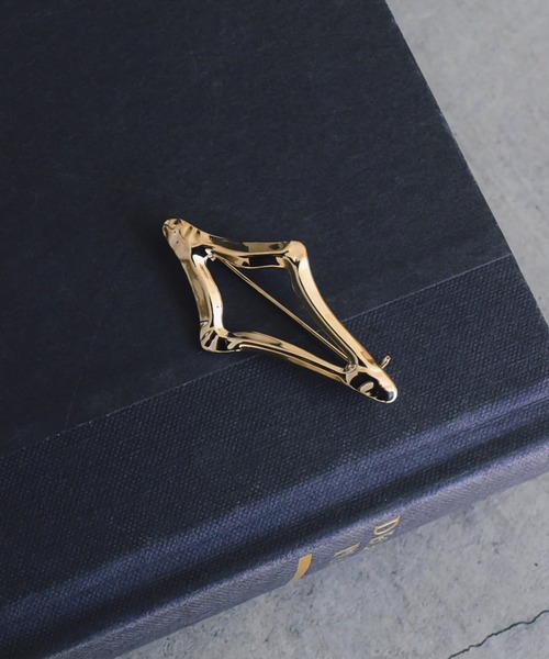 styiro（スタイロ）の「メタルフレームブローチ（ブローチ/コサージュ・レディース・シルバー系その他/ゴールド系その他/シルバー系その他2/ゴールド系その他2/シルバー系その他3/シルバー系その他4/シルバー系その他5/ゴールド系その他3/ゴールド系その他4/ゴールド系その他5・FREE）」の6枚目の写真