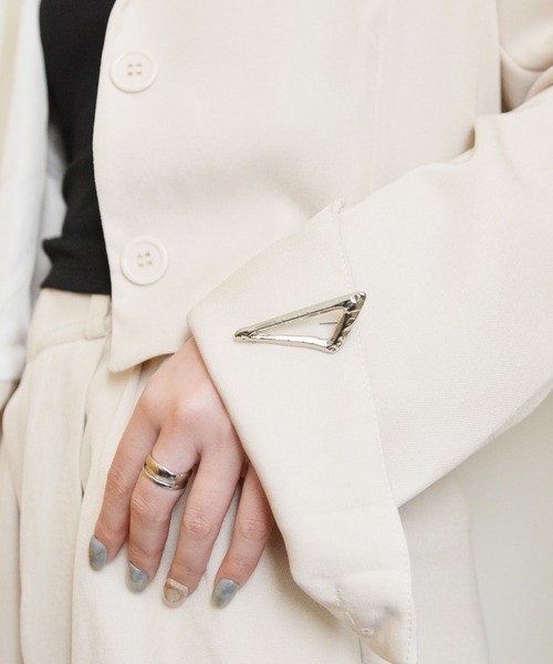 styiro（スタイロ）の「メタルフレームブローチ（ブローチ/コサージュ・レディース・シルバー系その他/ゴールド系その他/シルバー系その他2/ゴールド系その他2/シルバー系その他3/シルバー系その他4/シルバー系その他5/ゴールド系その他3/ゴールド系その他4/ゴールド系その他5・FREE）」の5枚目の写真
