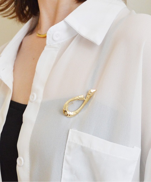 styiro（スタイロ）の「メタルフレームブローチ（ブローチ/コサージュ・レディース・シルバー系その他/ゴールド系その他/シルバー系その他2/ゴールド系その他2/シルバー系その他3/シルバー系その他4/シルバー系その他5/ゴールド系その他3/ゴールド系その他4/ゴールド系その他5・FREE）」の9枚目の写真