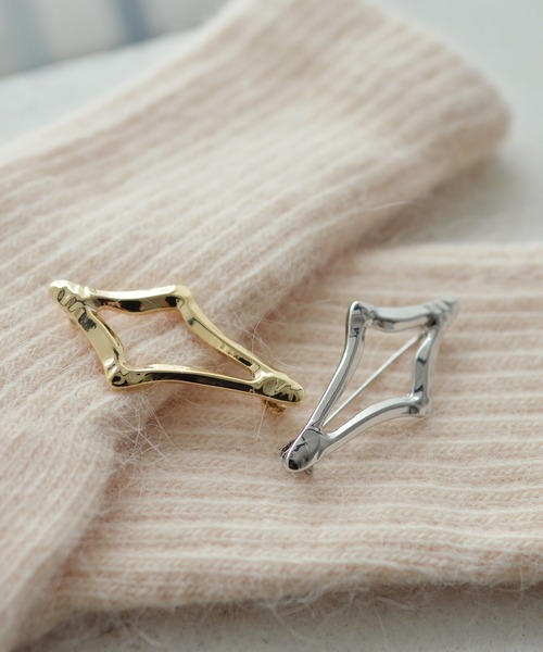 styiro（スタイロ）の「メタルフレームブローチ（ブローチ/コサージュ・レディース・シルバー系その他/ゴールド系その他/シルバー系その他2/ゴールド系その他2/シルバー系その他3/シルバー系その他4/シルバー系その他5/ゴールド系その他3/ゴールド系その他4/ゴールド系その他5・FREE）」の13枚目の写真