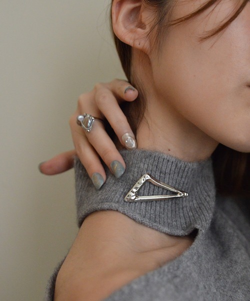 styiro（スタイロ）の「メタルフレームブローチ（ブローチ/コサージュ・レディース・シルバー系その他/ゴールド系その他/シルバー系その他2/ゴールド系その他2/シルバー系その他3/シルバー系その他4/シルバー系その他5/ゴールド系その他3/ゴールド系その他4/ゴールド系その他5・FREE）」の22枚目の写真