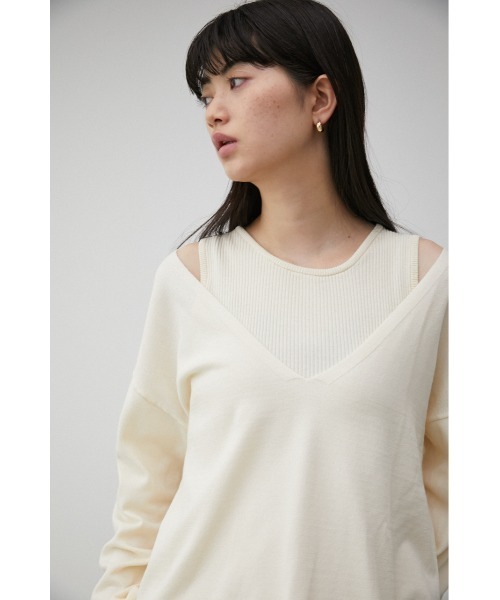 AZUL by moussy（アズールバイマウジー）の「2WAY LAYERED DEEP V/N TOPS/2WAYレイヤードディープブイネックトップス（シャツ/ブラウス・レディース・ブラック/オフホワイト/オレンジ・SMALL/MEDIUM）」の4枚目の写真