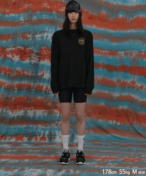 ISTKUNST(イストクンスト)の「A'GEM/9 × .kom『ISTKUNST/イストクンスト』LOGO&SMILEY L/S TEE/ロゴスマイル 長袖Tシャツ(Tシャツ/カットソー・レディース・ブラック/ライトグレー/ホワイト・M/L)」の4枚目の写真