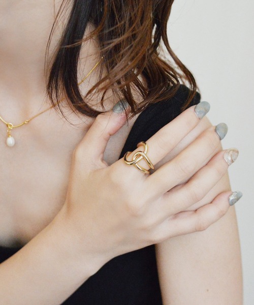 styiro(スタイロ)の「ニッケルフリー クロスライン メタルリング(リング・レディース・シルバー/ゴールド/シルバー系2/ゴールド系2・FREE)」の9枚目の写真