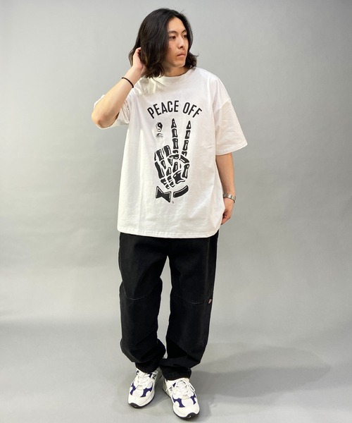 LURKING CLASS(ラーキングクラス)の「【ムラサキスポーツ別注】LURKING CLASS/ラーキングクラス オーバーサイズ グラフィックプリント クルーネックTシャツ/半袖Tシャツ ST23STM07(Tシャツ/カットソー・メンズ・ブラック/ホワイト・M/L/XL)」の5枚目の写真