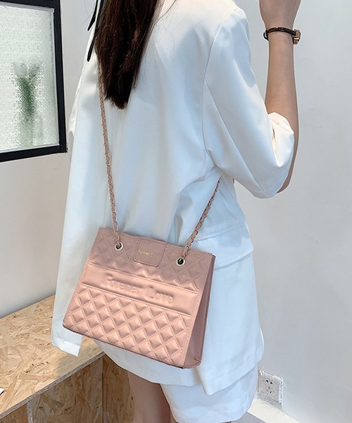 型押しロゴキルティングチェーンバッグ（トートバッグ）｜non