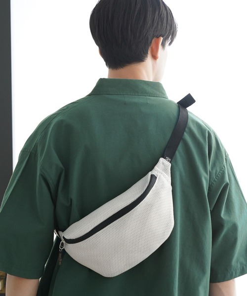 LAKOLE（ラコレ）の「メッシュボディバッグ / 191534（ボディバッグ/ウエストポーチ・メンズ・ブラック/ブラウン/シルバー・FREE）」の3枚目の写真