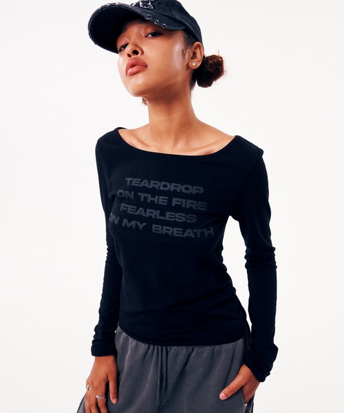 runningHIGH(ランニングハイ)の「【RUNNING HIGH 】レタリング スリム ロングスリーブ Tシャツ / LETTERING SLIM L/S TEE(Tシャツ/カットソー・レディース・ホワイト/ブラック/グレー/チャコール/ブラック×ブラック・FREE)」の4枚目の写真