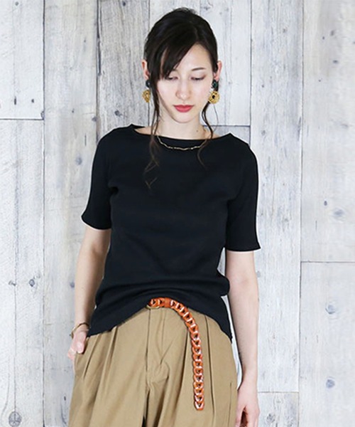 atONE(アットワン)の「atONE ボートネック5分袖コットンリブTシャツ(Tシャツ/カットソー・レディース・ベージュ/オフホワイト/ブラック・3L/LL/4L/M/L)」の18枚目の写真