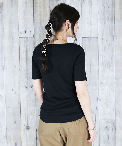 atONE(アットワン)の「atONE ボートネック5分袖コットンリブTシャツ(Tシャツ/カットソー・レディース・ベージュ/オフホワイト/ブラック・3L/LL/4L/M/L)」の20枚目の写真