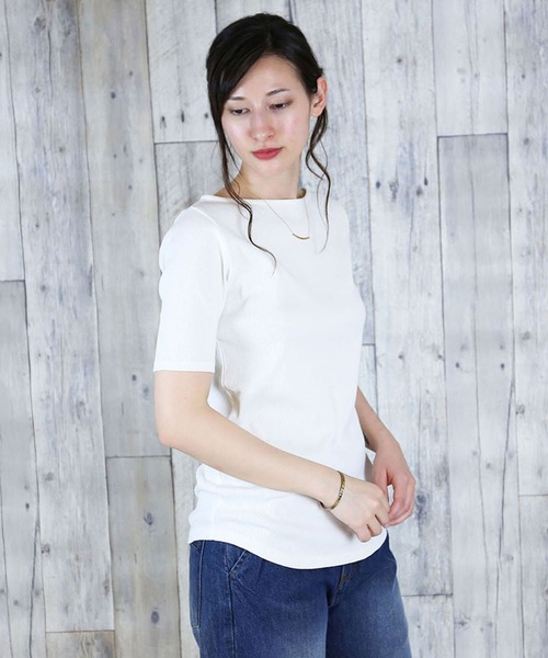 atONE(アットワン)の「atONE ボートネック5分袖コットンリブTシャツ(Tシャツ/カットソー・レディース・ベージュ/オフホワイト/ブラック・3L/LL/4L/M/L)」の4枚目の写真