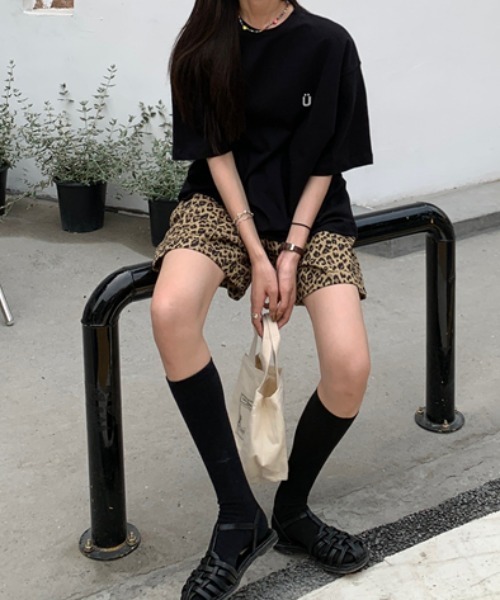 SHEENA(シーナ)の「綿100%、バックロゴルーズTシャツ(Tシャツ/カットソー・レディース・ホワイト/ブラック・M)」の5枚目の写真