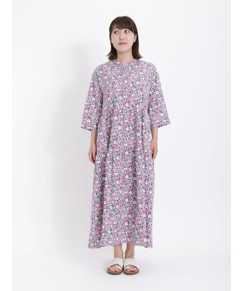 新品タグ付き　サマンサモスモス　実柄後ろリボンワンピース　ピンク　お花柄　紫 新品タグ付き サマンサモスモス 実柄後ろリボンワンピース