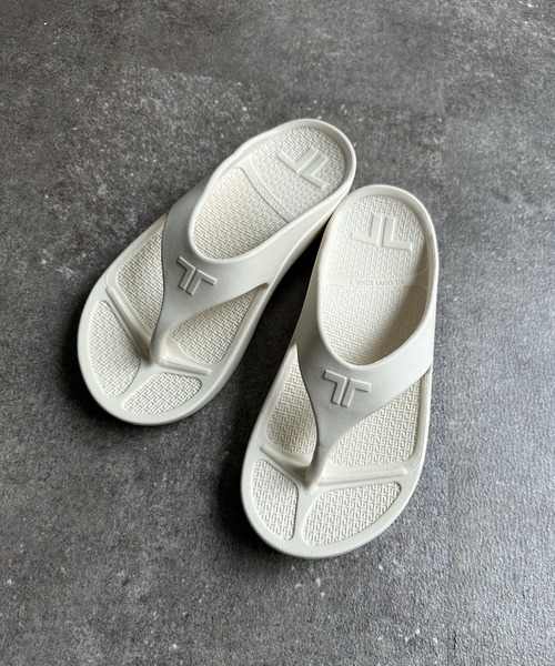 DouDou（ドゥドゥ）の「【TELIC/テリック】 FLIP FLOP（サンダル・レディース・キャメル/アイボリー/ブラック・SMALL/MEDIUM）」の2枚目の写真