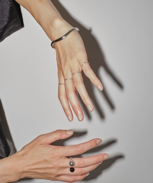 TODAYFUL(トゥデイフル)の「TODAYFUL Plain Nuance Bangle プレーンニュアンスバングル/12320922(ブレスレット・レディース・ゴールド/シルバー・ONE SIZE)」の5枚目の写真