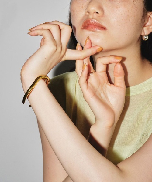 TODAYFUL(トゥデイフル)の「TODAYFUL Plain Nuance Bangle プレーンニュアンスバングル/12320922(ブレスレット・レディース・ゴールド/シルバー・ONE SIZE)」の6枚目の写真