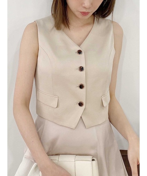 dazzlin（ダズリン）の「ショートコンパクトベストトップス（ベスト・レディース・ベージュ/ブラウン・FREE）」の2枚目の写真