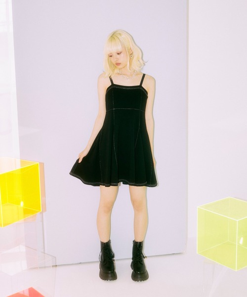 PUNYUS(プニュズ)の「ステッチフレアミニワンピース(ワンピース・レディース・ブラック・2/4/3/1)」の3枚目の写真