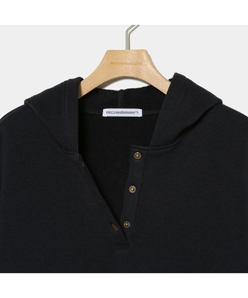 ROSASEN(ロサーセン)の「【Rosasen/GOLF】A-Line バックロゴデザインワンピース(ワンピース・レディース・グリーン/ネイビー・40)」の8枚目の写真
