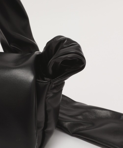 mysty woman（ミスティウーマン）の「パッファーショルダーBAG 974137（ハンドバッグ・レディース・ブラック/グリーン/アイボリー・FREE）」の9枚目の写真