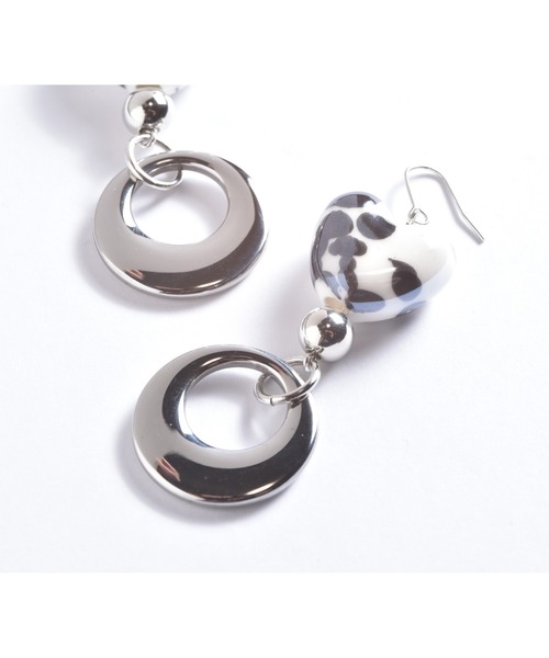 tone(トーン)の「【Astyle】カウハート×サークルシルバーステンレスピアス(MA)(ピアス(両耳用)・レディース・シルバー・FREE)」の2枚目の写真