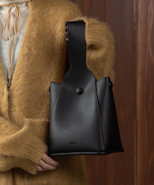 lawgy（ラウジー）の「one handle button arrange bag（ハンドバッグ・レディース・ベージュ/ブラウン/ブラック・FREE）」の9枚目の写真