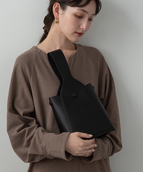 lawgy（ラウジー）の「one handle button arrange bag（ハンドバッグ・レディース・ベージュ/ブラウン/ブラック・FREE）」の13枚目の写真