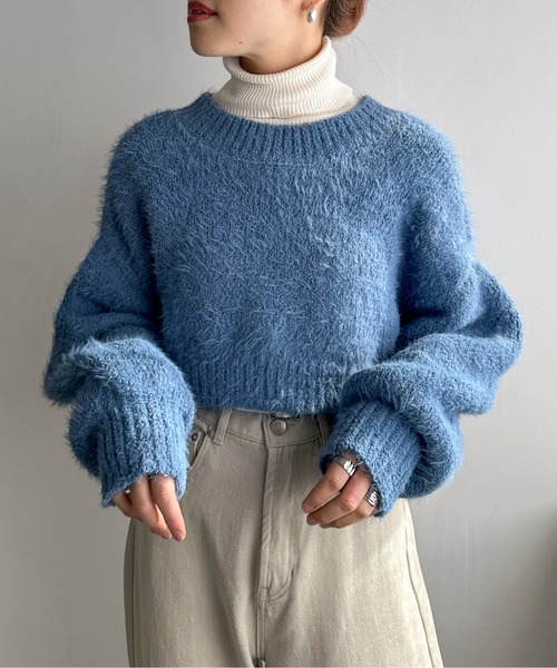 EPIMI E'PIMMY（エピミエピミー）の「【ハンドウォッシャブル】2WAYモールフェザーショートプルオーバー（ニット/セーター・レディース・ピンクベージュ/ブルー/チャコールグレー/オフホワイト・MEDIUM）」の4枚目の写真