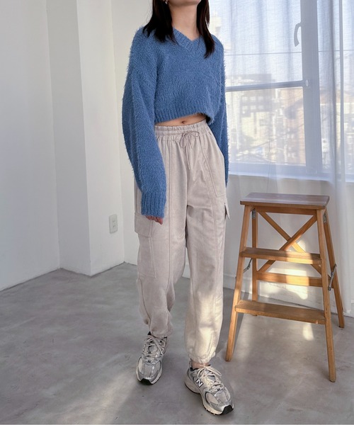 EPIMI E'PIMMY（エピミエピミー）の「【ハンドウォッシャブル】2WAYモールフェザーショートプルオーバー（ニット/セーター・レディース・ピンクベージュ/ブルー/チャコールグレー/オフホワイト・MEDIUM）」の13枚目の写真