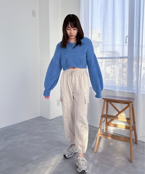 EPIMI E'PIMMY（エピミエピミー）の「【ハンドウォッシャブル】2WAYモールフェザーショートプルオーバー（ニット/セーター・レディース・ピンクベージュ/ブルー/チャコールグレー/オフホワイト・MEDIUM）」の14枚目の写真