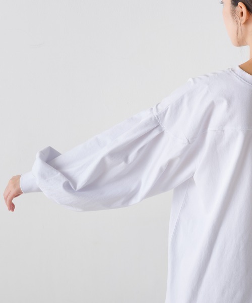 OMNES（オムネス）の「袖ボリュームタック長袖Tシャツ（Tシャツ/カットソー・レディース・ホワイト/グレー/キャメル/ブラック・FREE）」の14枚目の写真