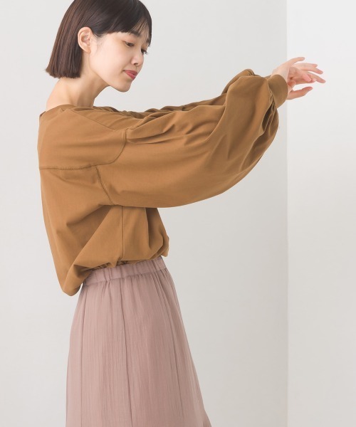 OMNES（オムネス）の「袖ボリュームタック長袖Tシャツ（Tシャツ/カットソー・レディース・ホワイト/グレー/キャメル/ブラック・FREE）」の6枚目の写真