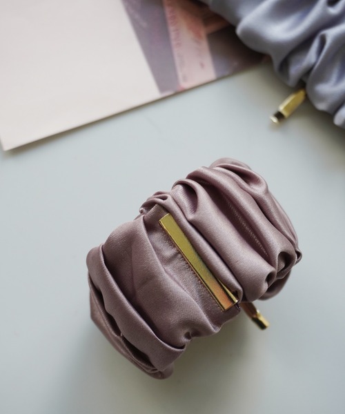 Port（ポート）の「ワンタッチ 大人可愛い 巻くだけ ヘアカフ / シュシュ ポニーフック（シュシュ・レディース・グレー/アイボリー/ブラック/ベージュ/ブラウン/ライトブラウン・FREE）」の3枚目の写真