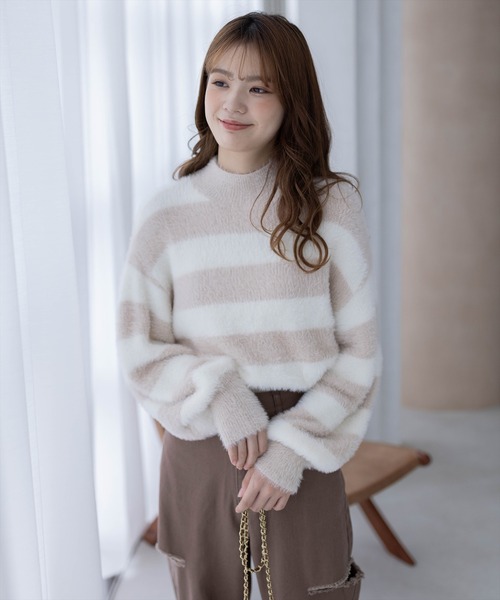 clear（クリア）の「×フェザーハイネックニットトップス（ニット/セーター・レディース・ベージュ/ピンク/アイボリー/ブルー/ホワイト系その他/ブラック/ベージュ系その他・F）」の3枚目の写真